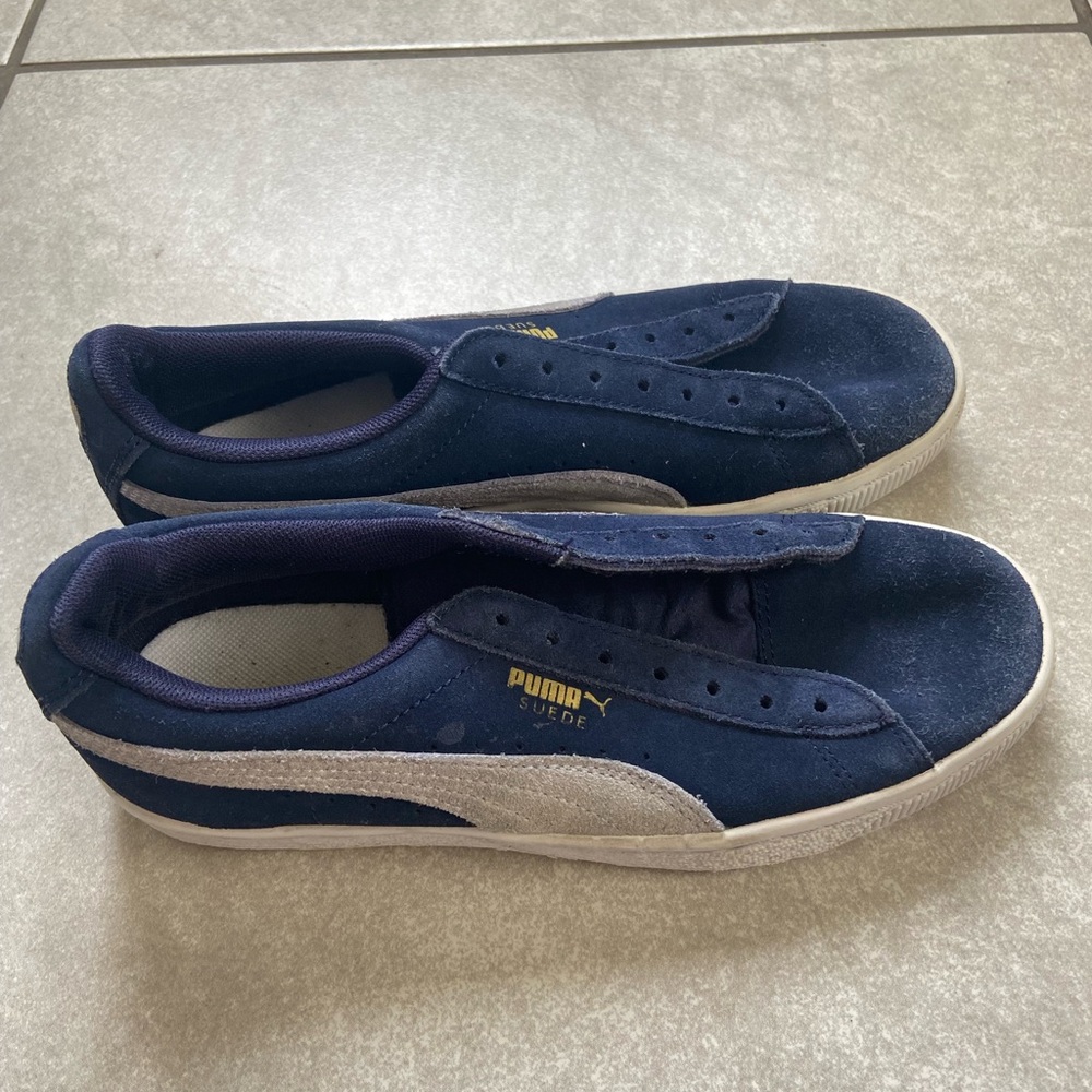 Child Size 5.5 Blue Puma Suede Shoes w/o Shoelaces